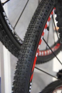X-Road für Gravel in 700 x 33c – 335 g.
